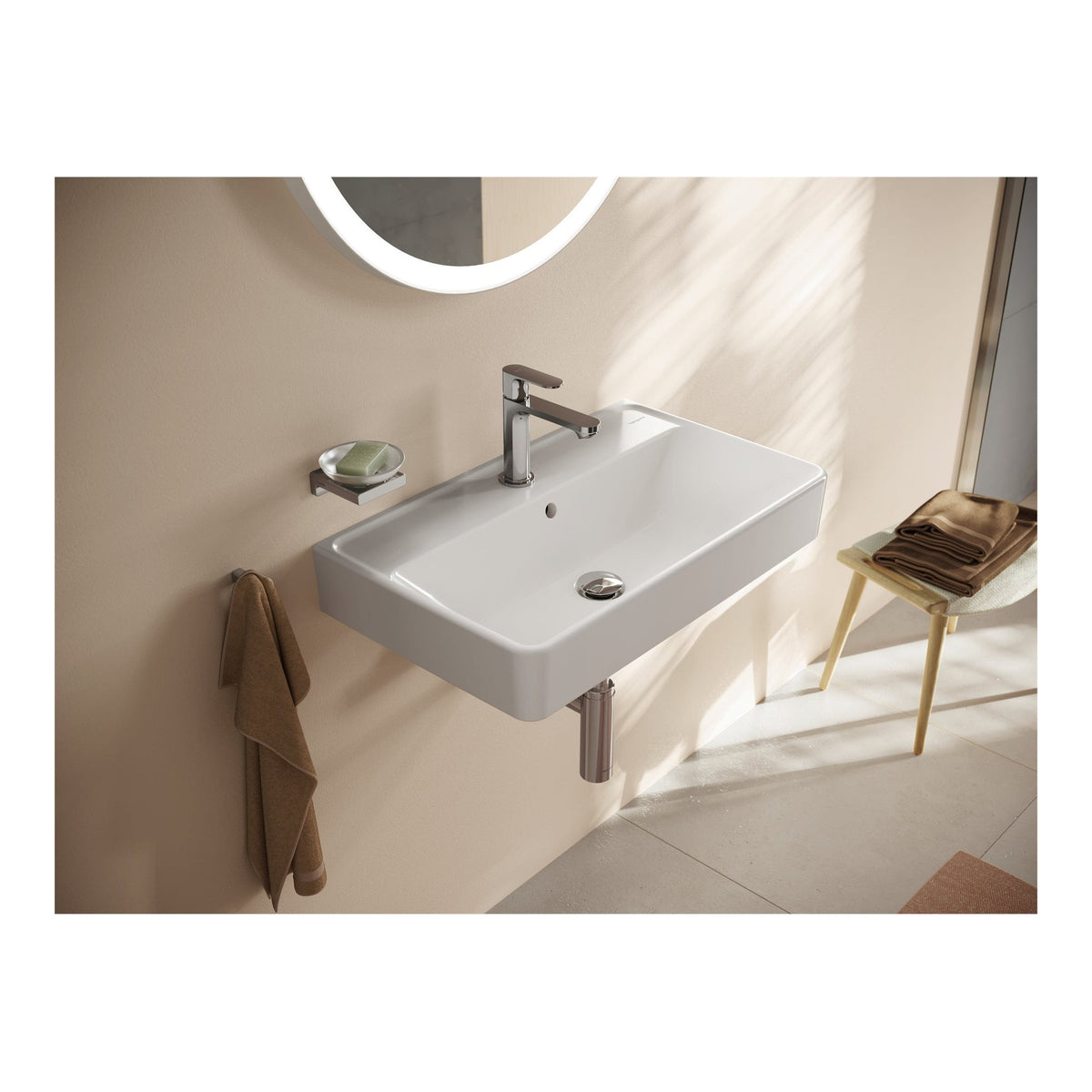 Hansgrohe-EluPura-Original-Q-Floorstanding-WC-Set-close-coupled-with-vertical-horizontal-outlet-AquaChannel-Flush-with-tank-and-WC-seat-and-cover-White-60206450-02